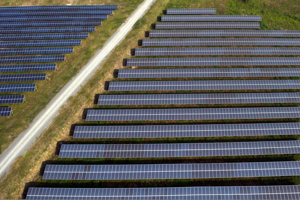 Aerial photograph of rows of ground-mounted solar panels, from Gamcorp’s previous website
